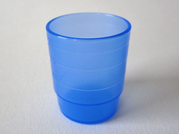 Medikamenten Einnahmebecher, Medikamentenbecher, Tropfenbecher, Dosierbecher